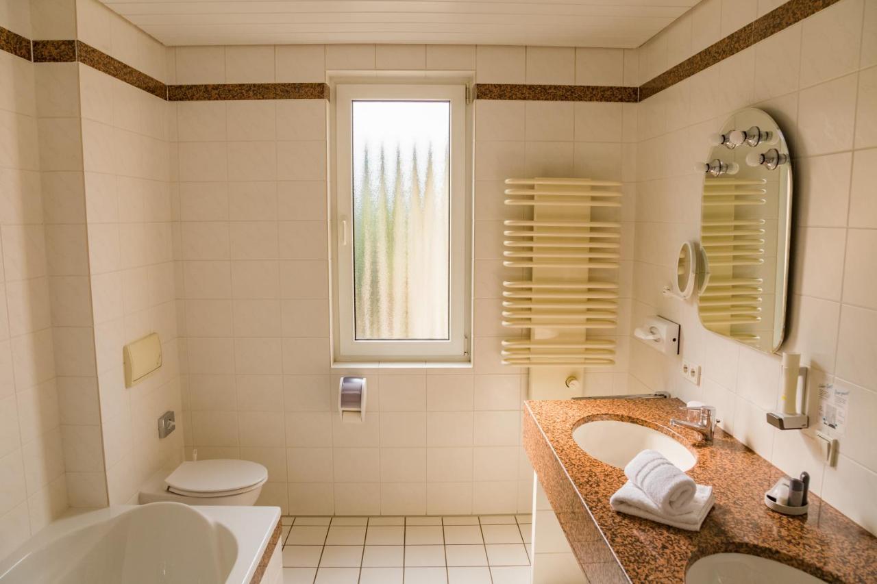 Hotel-Restaurant Zur Krone Löhnberg Esterno foto