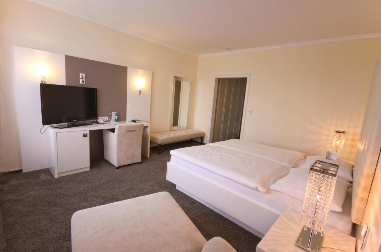 Hotel-Restaurant Zur Krone Löhnberg Esterno foto