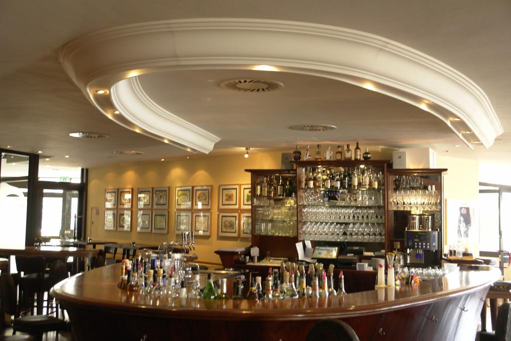 Hotel-Restaurant Zur Krone Löhnberg Esterno foto