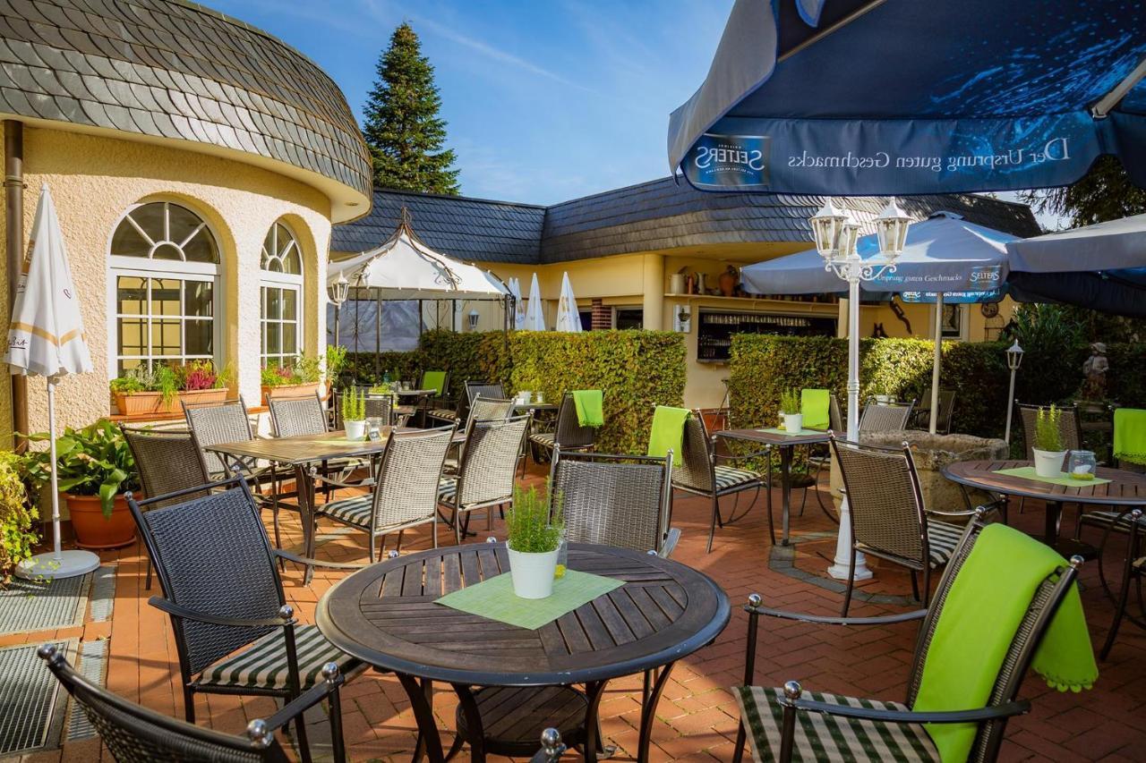 Hotel-Restaurant Zur Krone Löhnberg Esterno foto