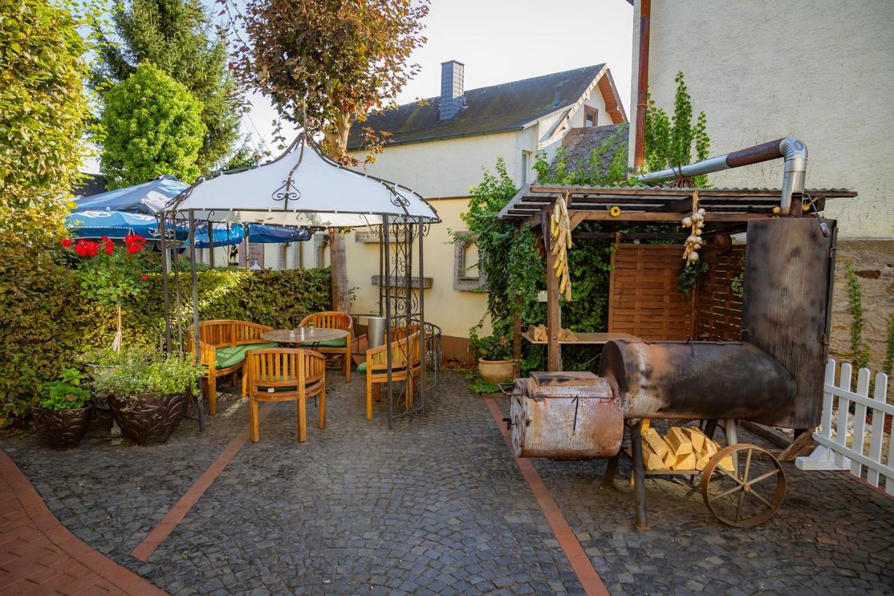 Hotel-Restaurant Zur Krone Löhnberg Esterno foto
