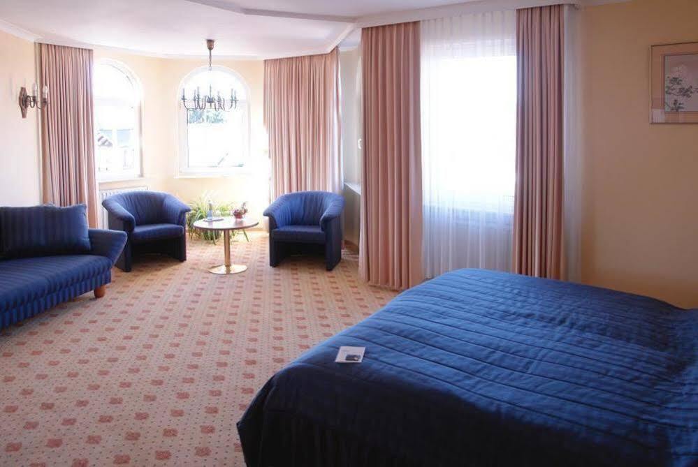 Hotel-Restaurant Zur Krone Löhnberg Esterno foto
